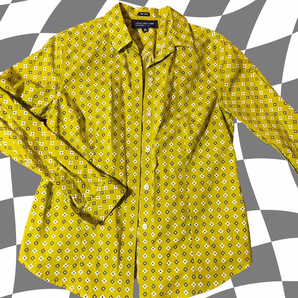 Jones New York Button Down shirt in Chartreuse with Quatrefoil pattern